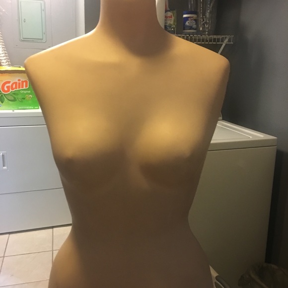Mannequin - Picture 3 of 4